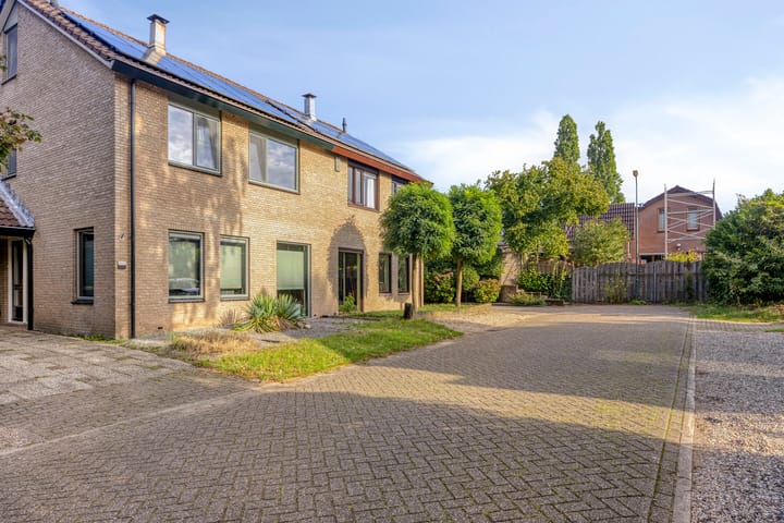 Twee-onder-één-kap te koop: Schuttersweg 36, Apeldoorn