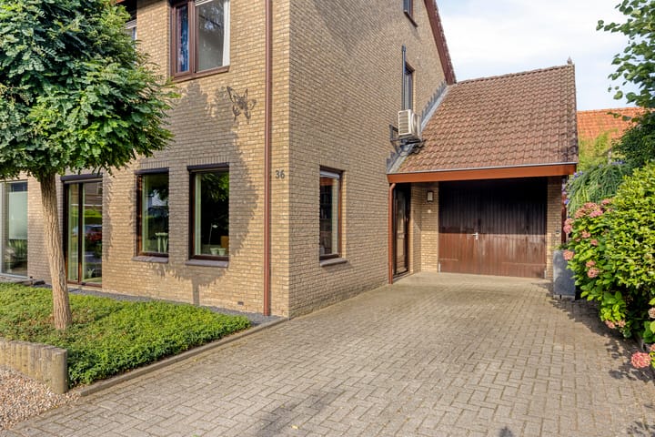 Twee-onder-één-kap te koop: Schuttersweg 36, Apeldoorn