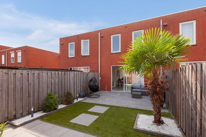 Tussenwoning te huur: Zuidwijkstraat 108, Zoetermeer