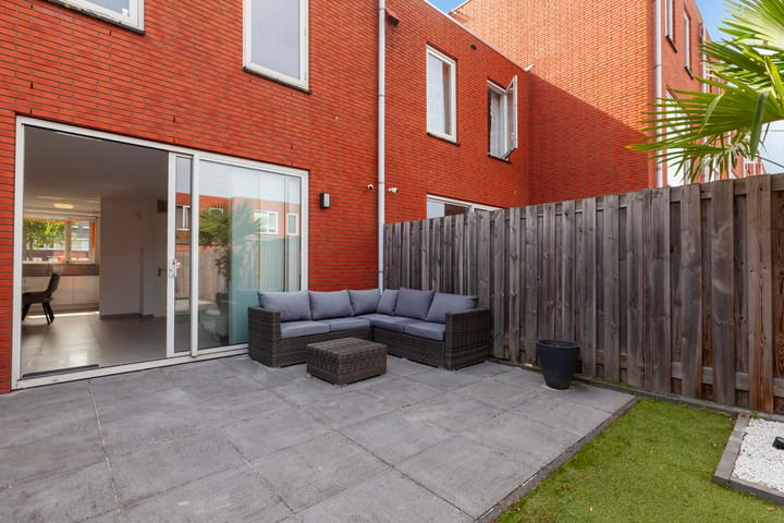 Tussenwoning te huur: Zuidwijkstraat 108, Zoetermeer