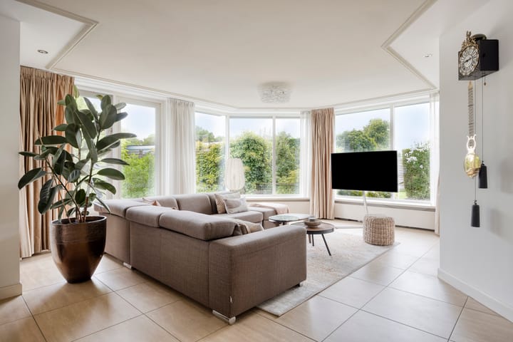 Vrijstaande woning te koop: M.A. Reinaldaweg 8, Woerden