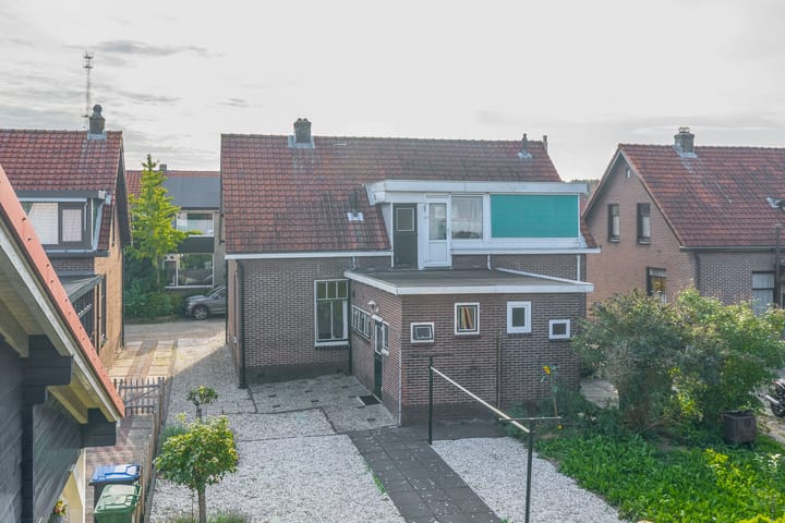 Twee-onder-één-kap te koop: Emmastraat 69, Lekkerkerk