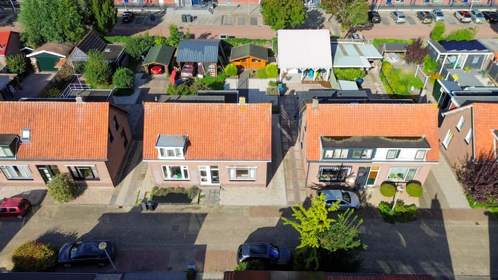 Twee-onder-één-kap te koop: Emmastraat 69, Lekkerkerk