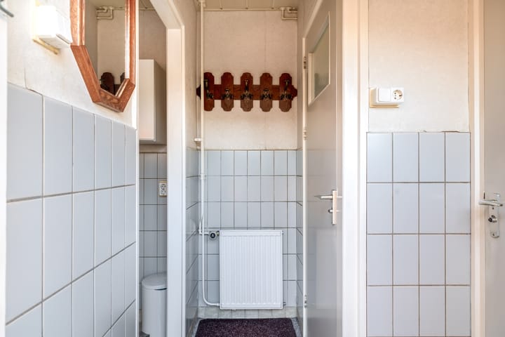 Twee-onder-één-kap te koop: Emmastraat 69, Lekkerkerk