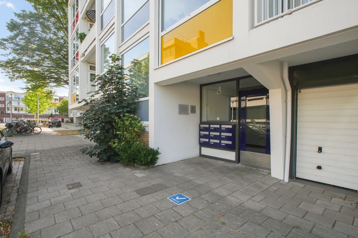 Photo 2 of Johannes Worpstraat 35-2