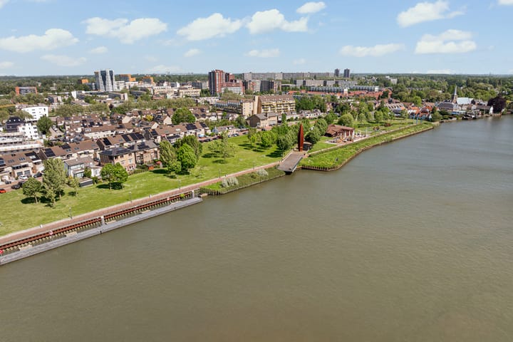 Tussenwoning te koop: Dorpsstraat 131, Capelle Aan Den Ijssel