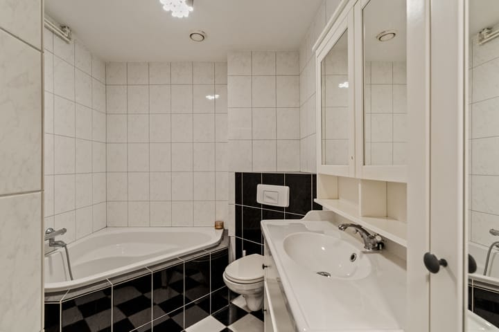 Tussenwoning te koop: Dorpsstraat 131, Capelle Aan Den Ijssel