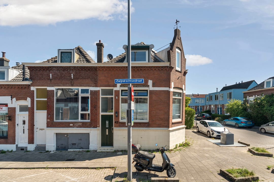 Photo 1 of Zwijndrechtsestraat 42