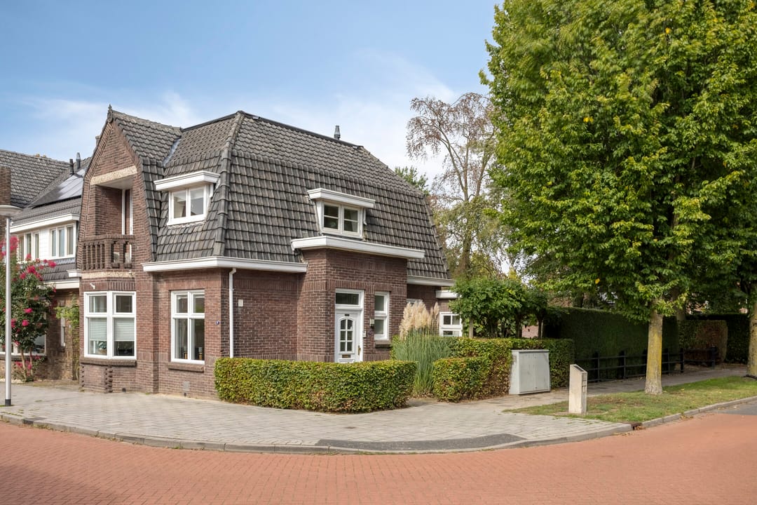 Photo 1 of Emmastraat 21