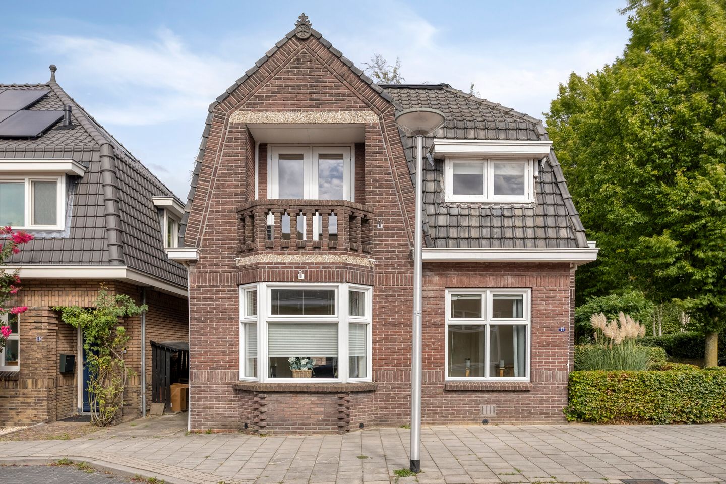 Photo 4 of Emmastraat 21
