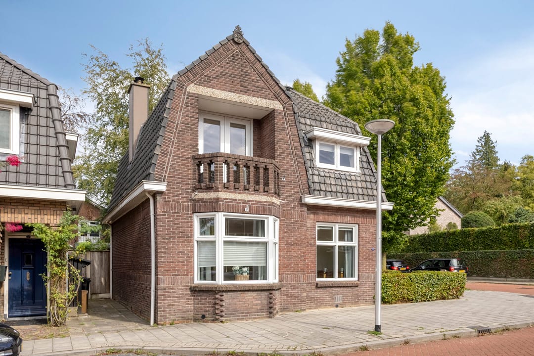 Photo 32 of Emmastraat 21