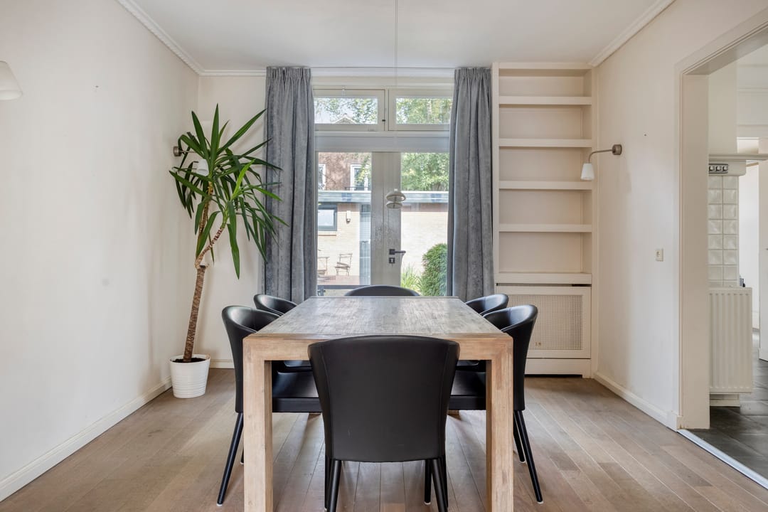 Photo 11 of Emmastraat 21
