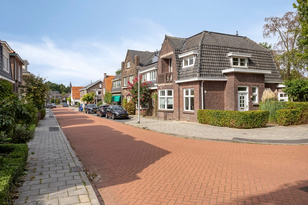 Photo 31 of Emmastraat 21