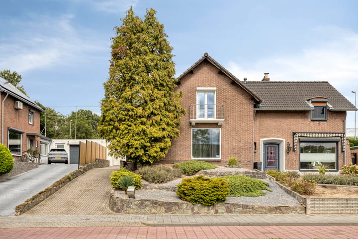 Twee-onder-één-kap te koop: Hompertsweg 14, Landgraaf