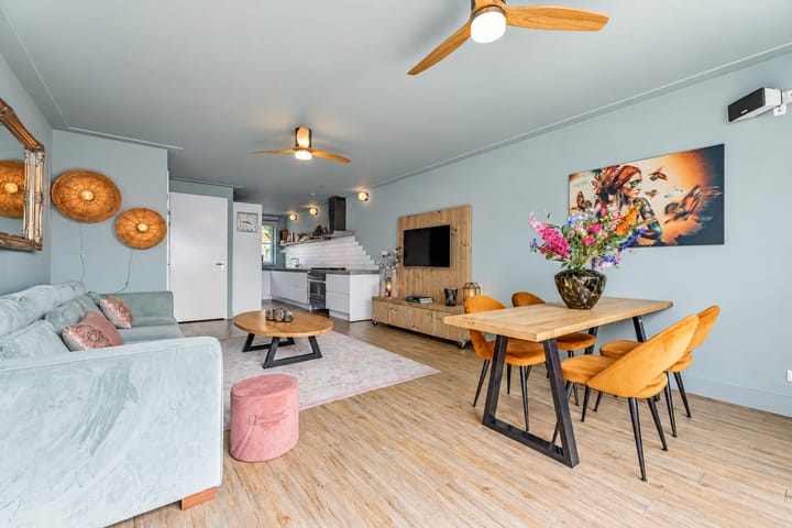 Tussenwoning te koop: Regenboog 23, Vinkeveen