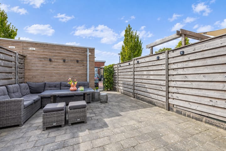 Tussenwoning te koop: Regenboog 23, Vinkeveen