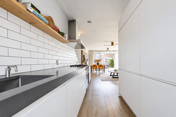 Tussenwoning te koop: Regenboog 23, Vinkeveen