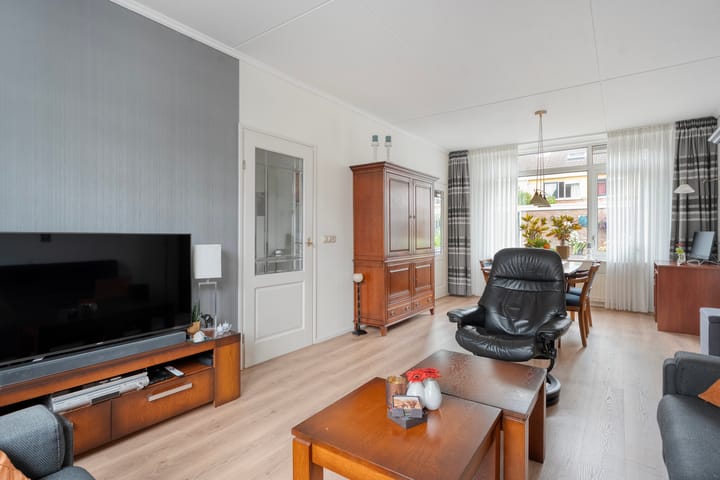 Tussenwoning te koop: Troelstrastraat 28, Olst