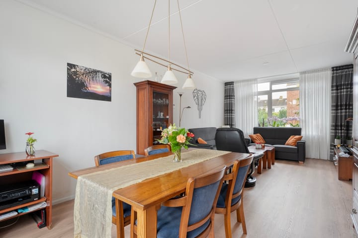 Tussenwoning te koop: Troelstrastraat 28, Olst