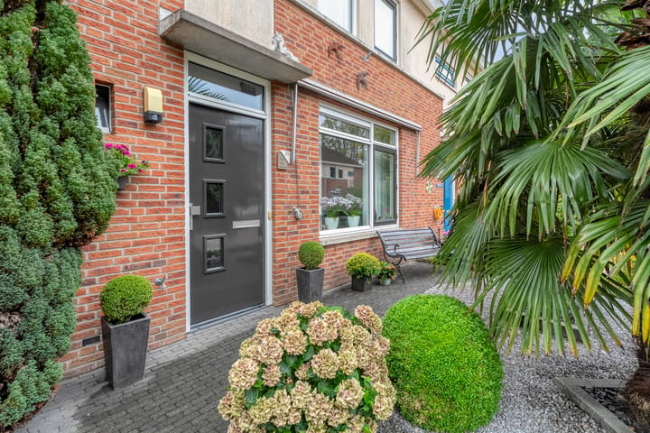 Tussenwoning te koop: Troelstrastraat 28, Olst