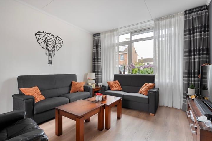 Tussenwoning te koop: Troelstrastraat 28, Olst