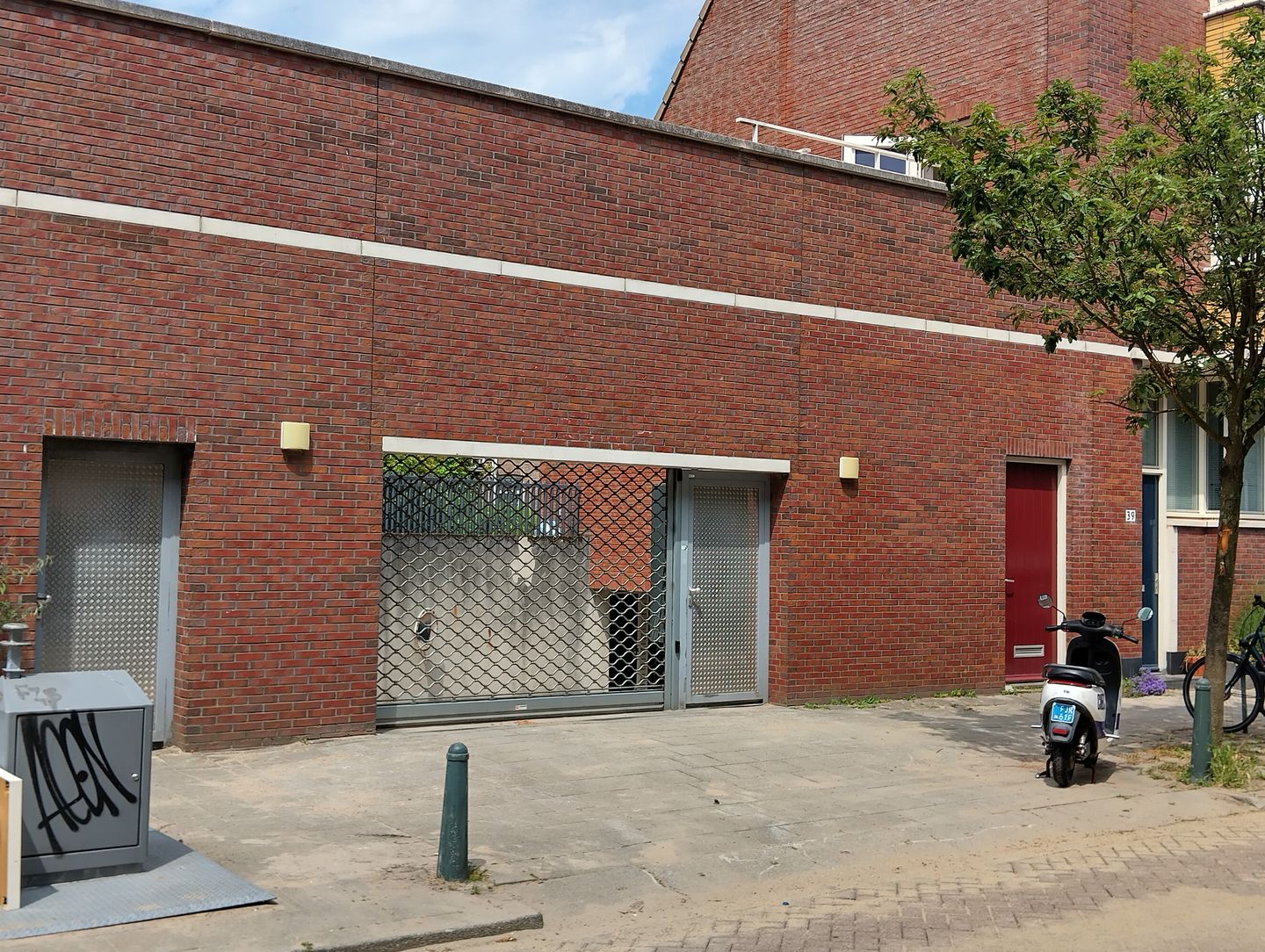 Foto 1 van Zestienhovenstraat
