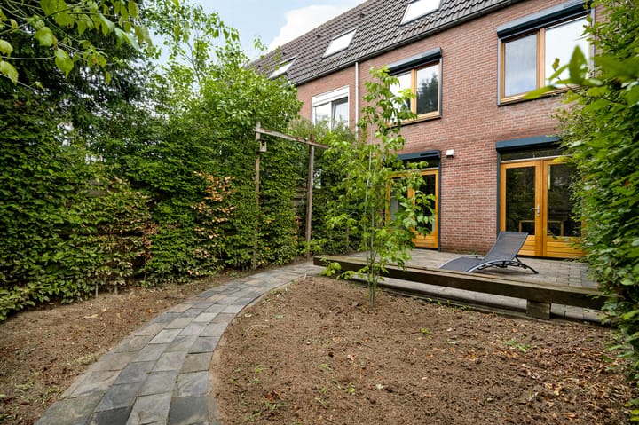 Tussenwoning te koop: Ringoven 6, Roermond