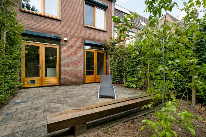 Tussenwoning te koop: Ringoven 6, Roermond