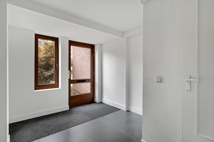 Tussenwoning te koop: Ringoven 6, Roermond