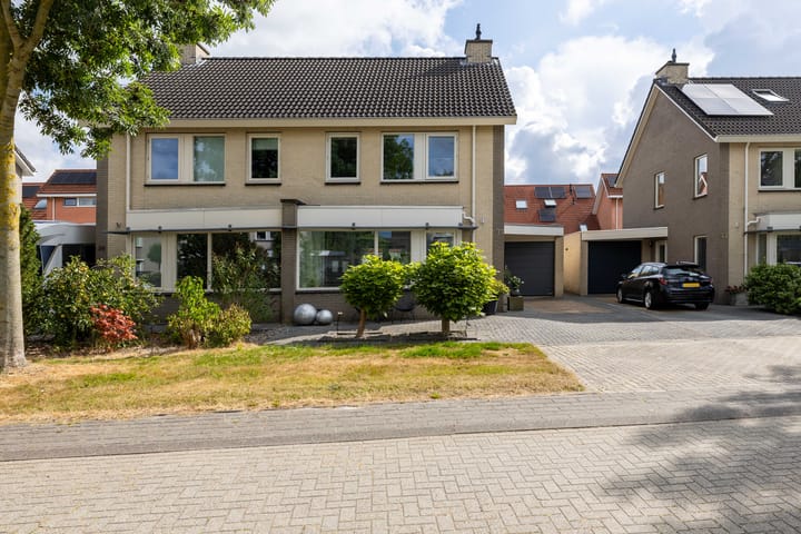 Twee-onder-één-kap te koop: De Rijd 31, Leeuwarden