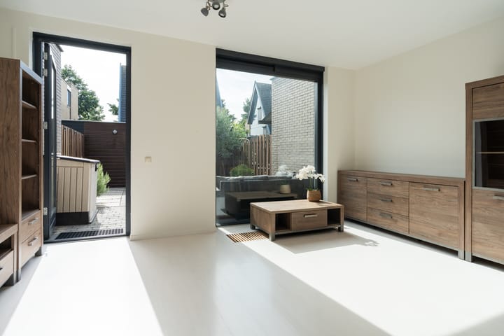 Tussenwoning te koop: Colonnade 35, Hoofddorp