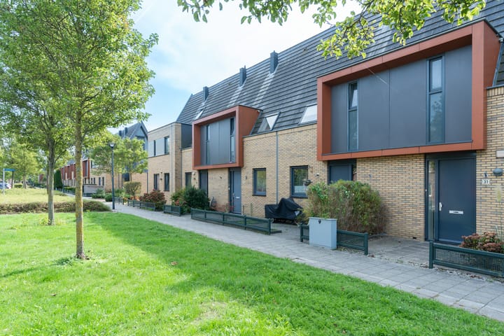Tussenwoning te koop: Colonnade 35, Hoofddorp