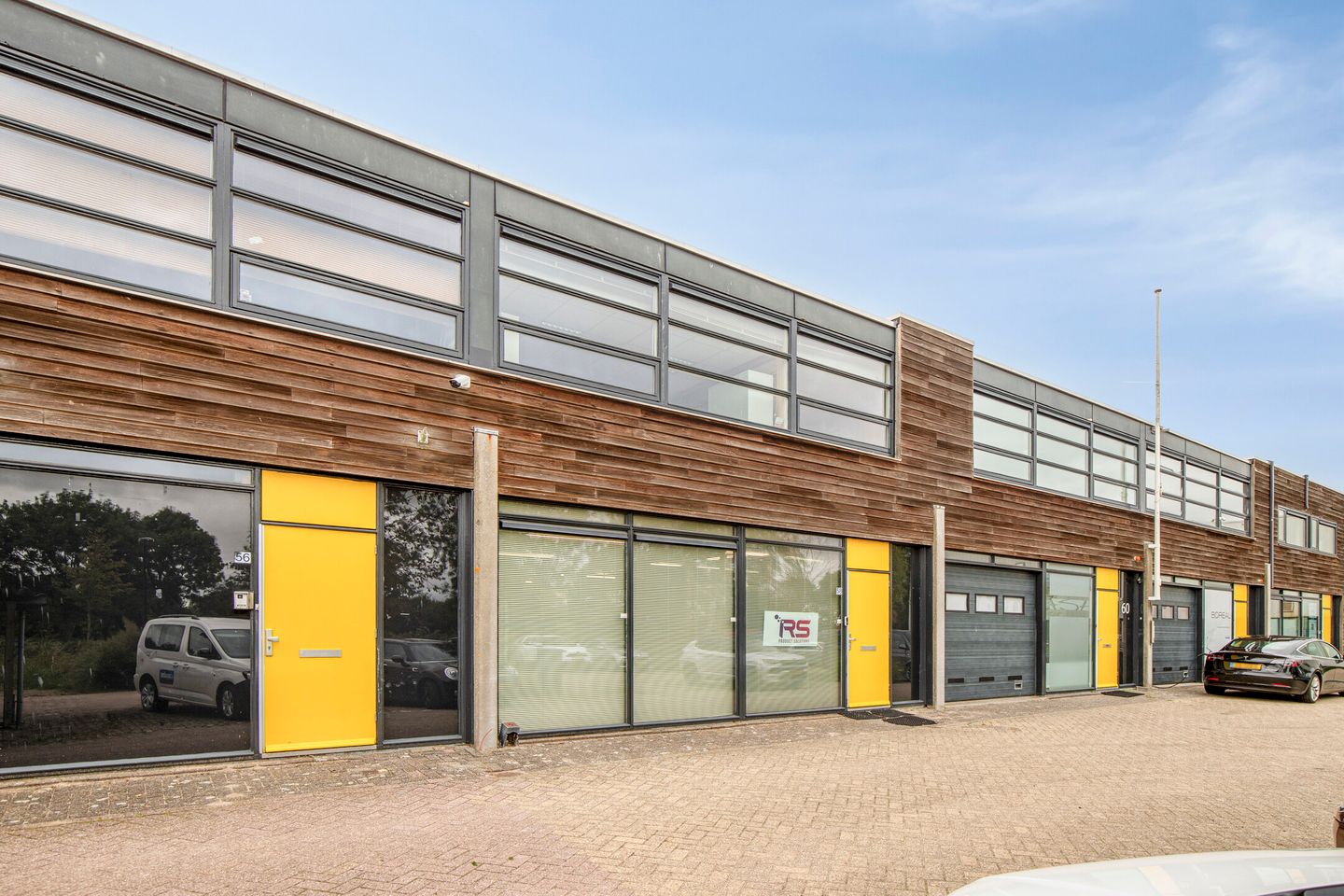 View photo 1 of Distributieweg 58