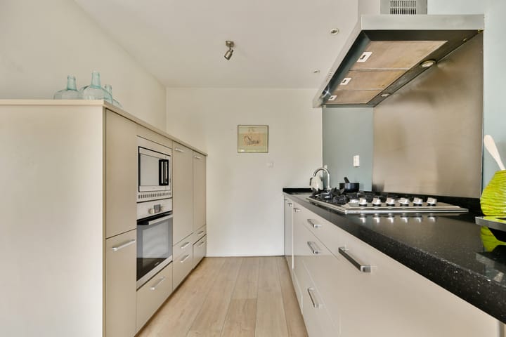 Tussenwoning te koop: Floraweg 11, Vreeland