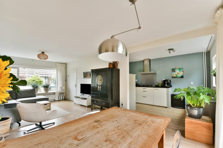 Tussenwoning te koop: Floraweg 11, Vreeland