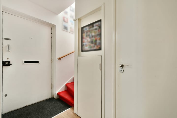 Tussenwoning te koop: Floraweg 11, Vreeland