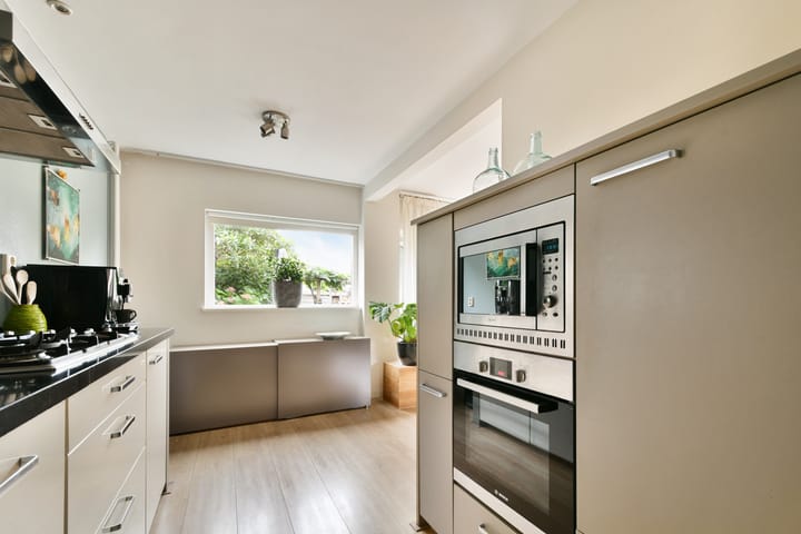 Tussenwoning te koop: Floraweg 11, Vreeland