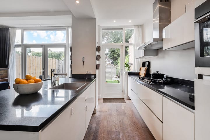Tussenwoning te koop: Veursestraatweg 39, Leidschendam