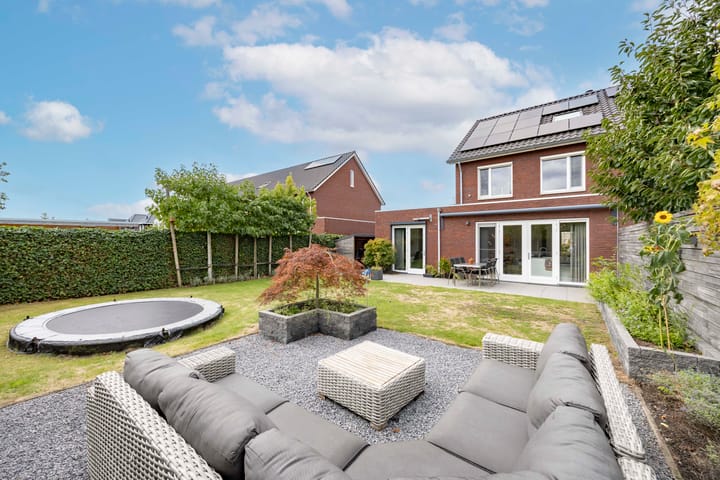 Twee-onder-één-kap te koop: Kaarsenmaker 76, Oost West En Middelbeers