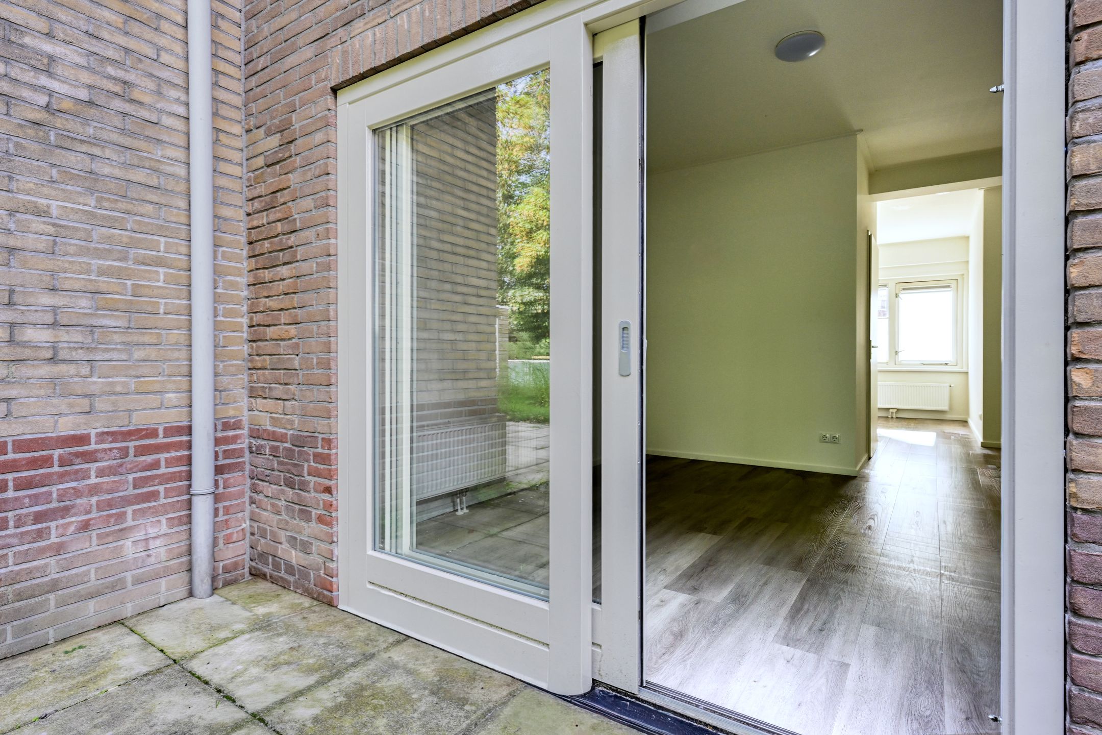Photo 6 of Burgemeester Bloemersstraat 6