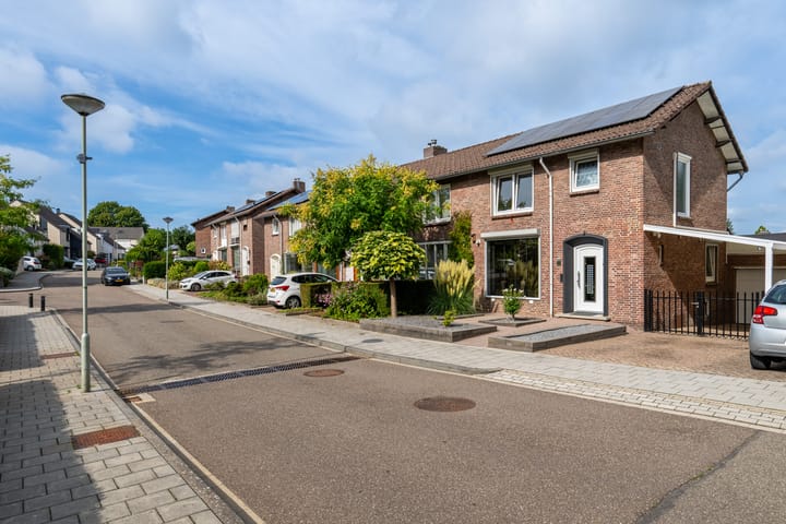 Tussenwoning te koop: Dr. Nolensstraat 39, Landgraaf