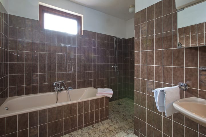 Vrijstaande woning te koop: Middelweg 36, Rockanje