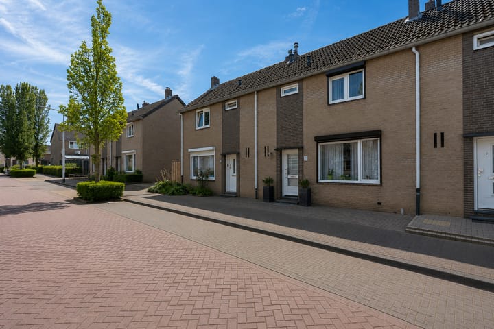 Tussenwoning te koop: Canisiusstraat 7, Kerkrade