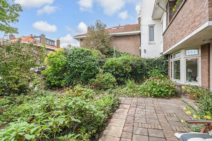 Tussenwoning te koop: van Deventerplein 3, Voorburg