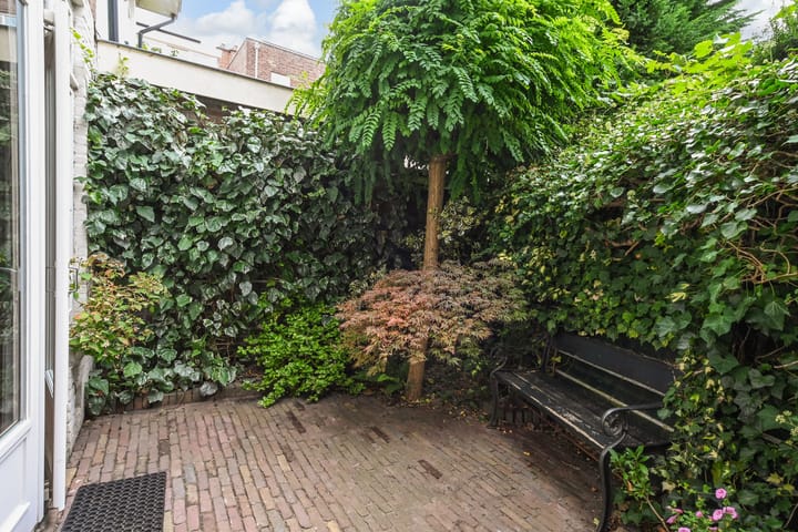 Tussenwoning te koop: van Deventerplein 3, Voorburg