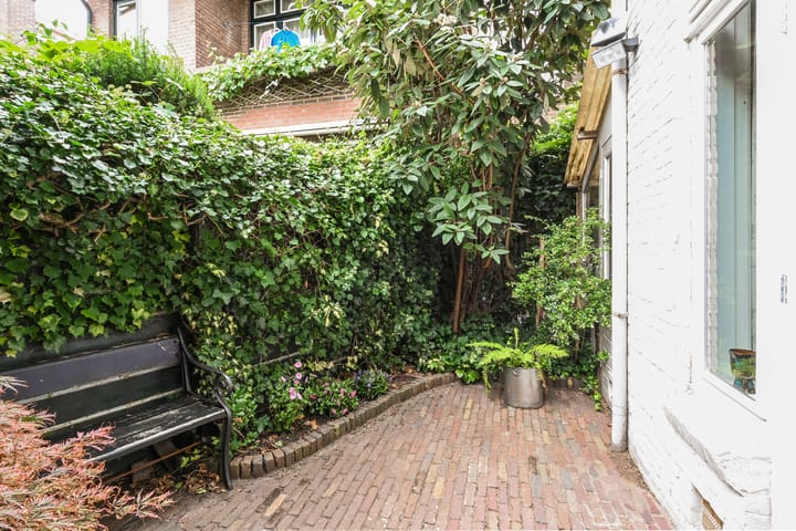 Tussenwoning te koop: van Deventerplein 3, Voorburg