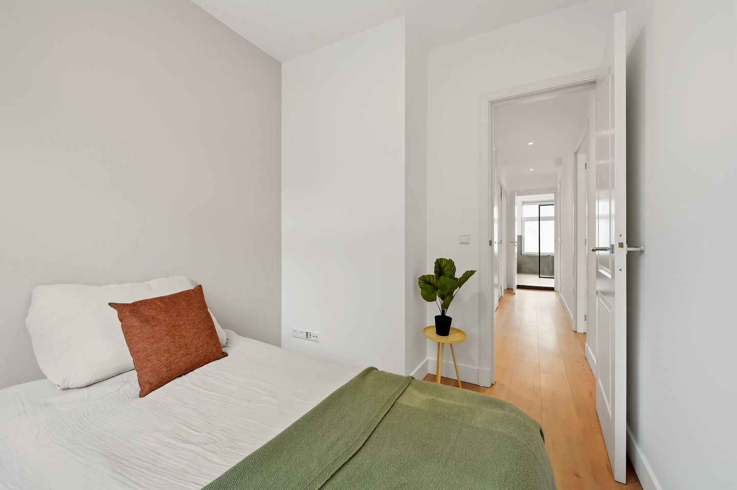 Photo 10 of Linnaeusstraat 295
