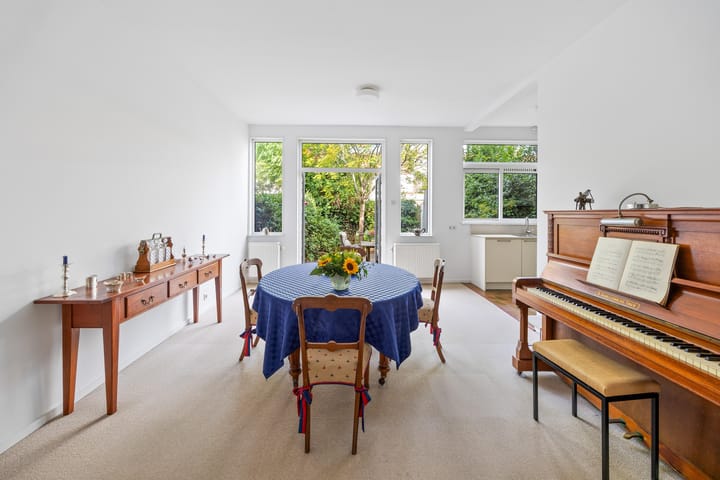 Tussenwoning te koop: Weverslaan 25, Voorburg