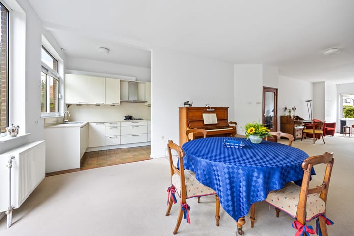 Tussenwoning te koop: Weverslaan 25, Voorburg