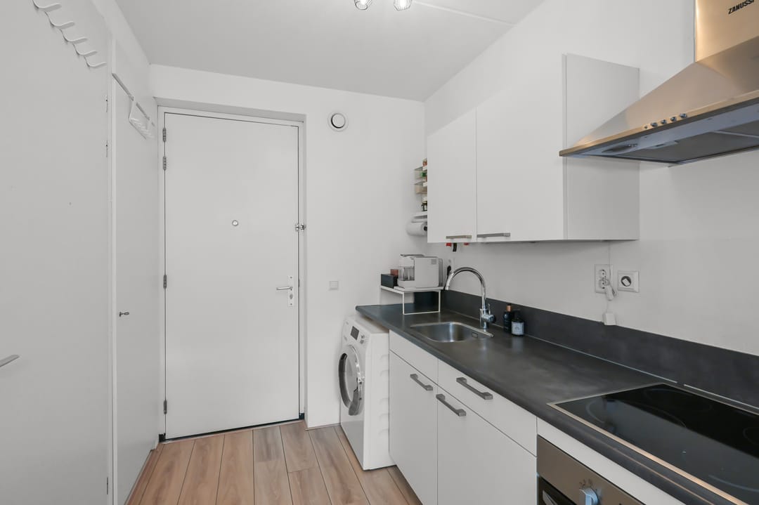 Photo 16 of Welnastraat 351